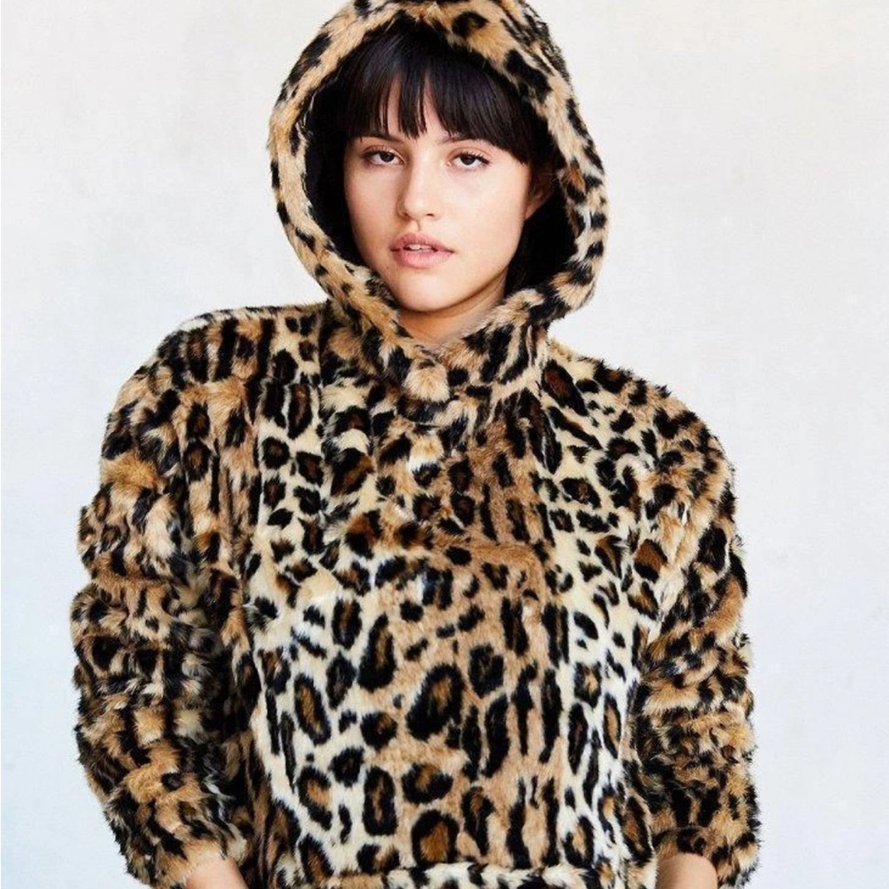 NWT URBAN OUTFITTERS SILENCE+NOISE TABBY FAUX FUR HOODIE SIZE SMALL